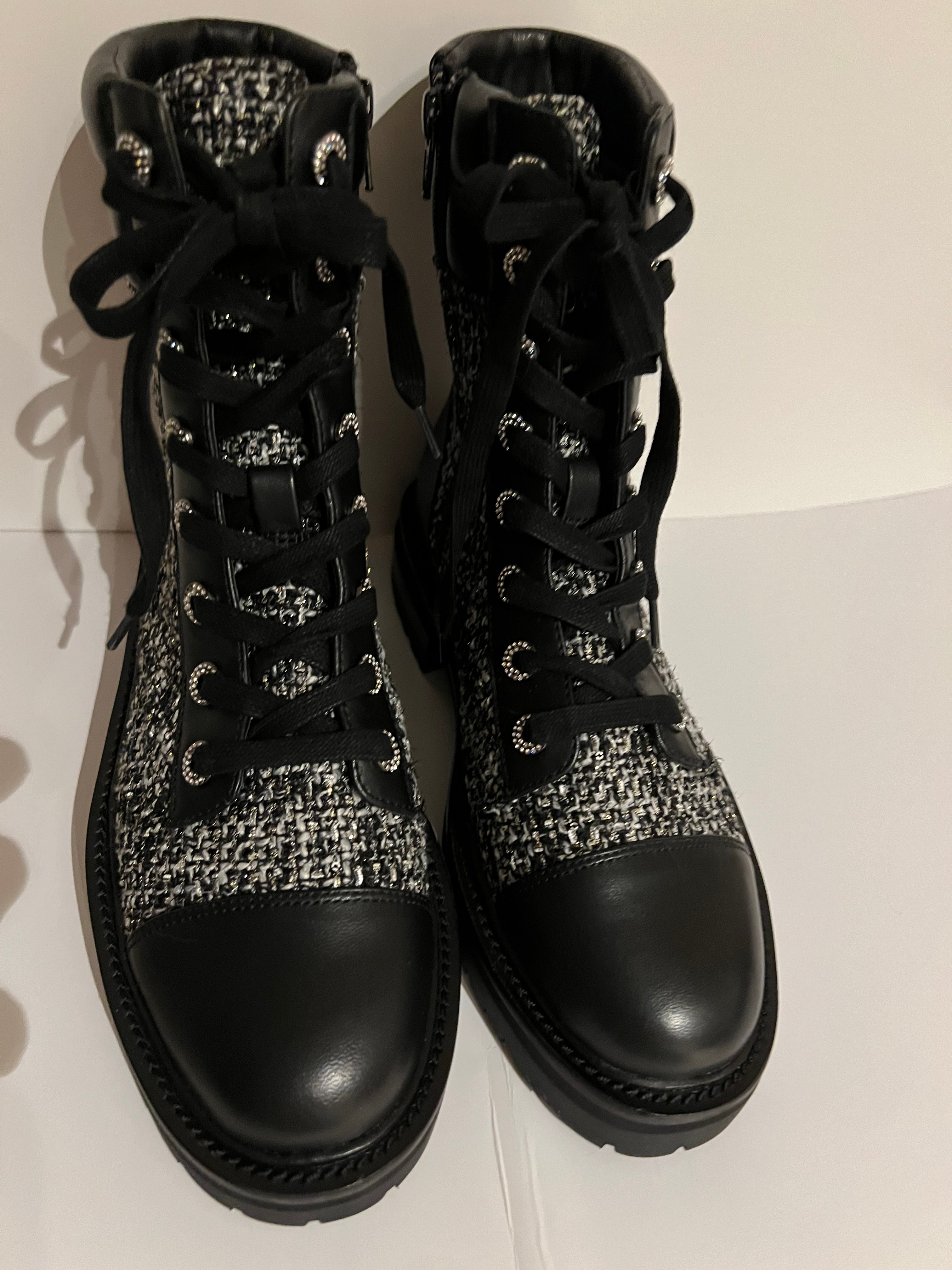 Adorable  famous name brand women’s combat boots