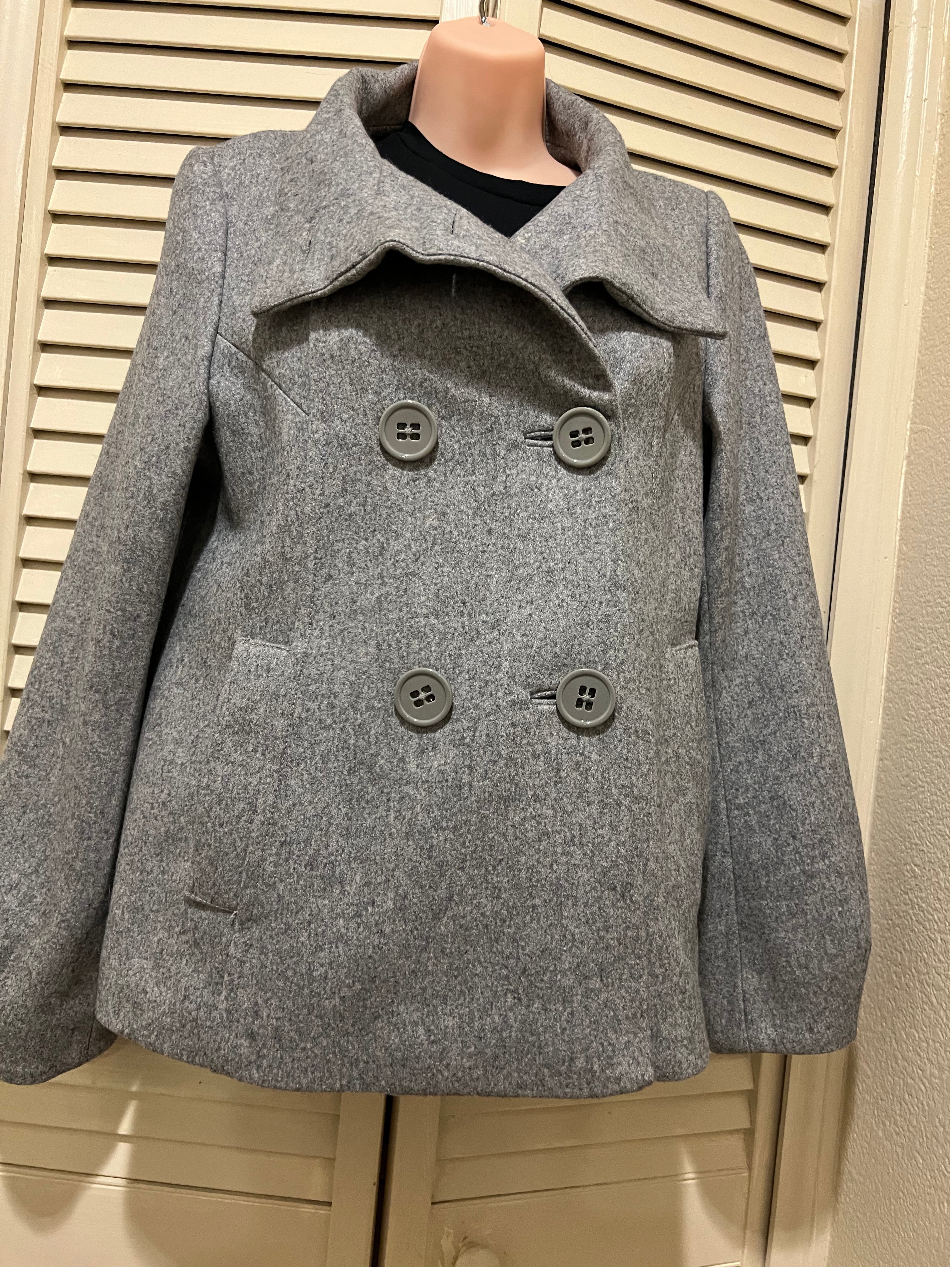 New warm wool grey short coat!