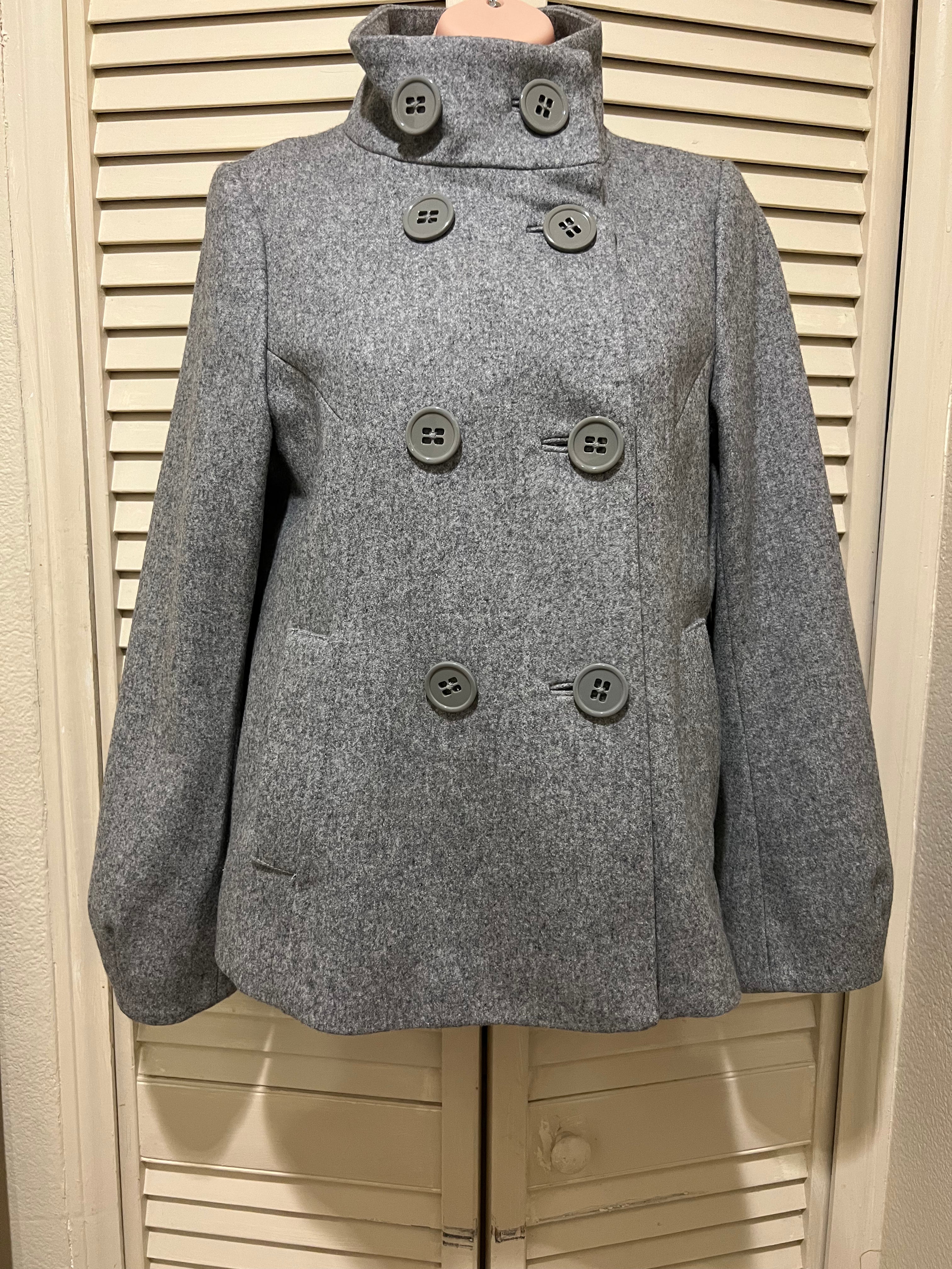 New warm wool grey short coat!