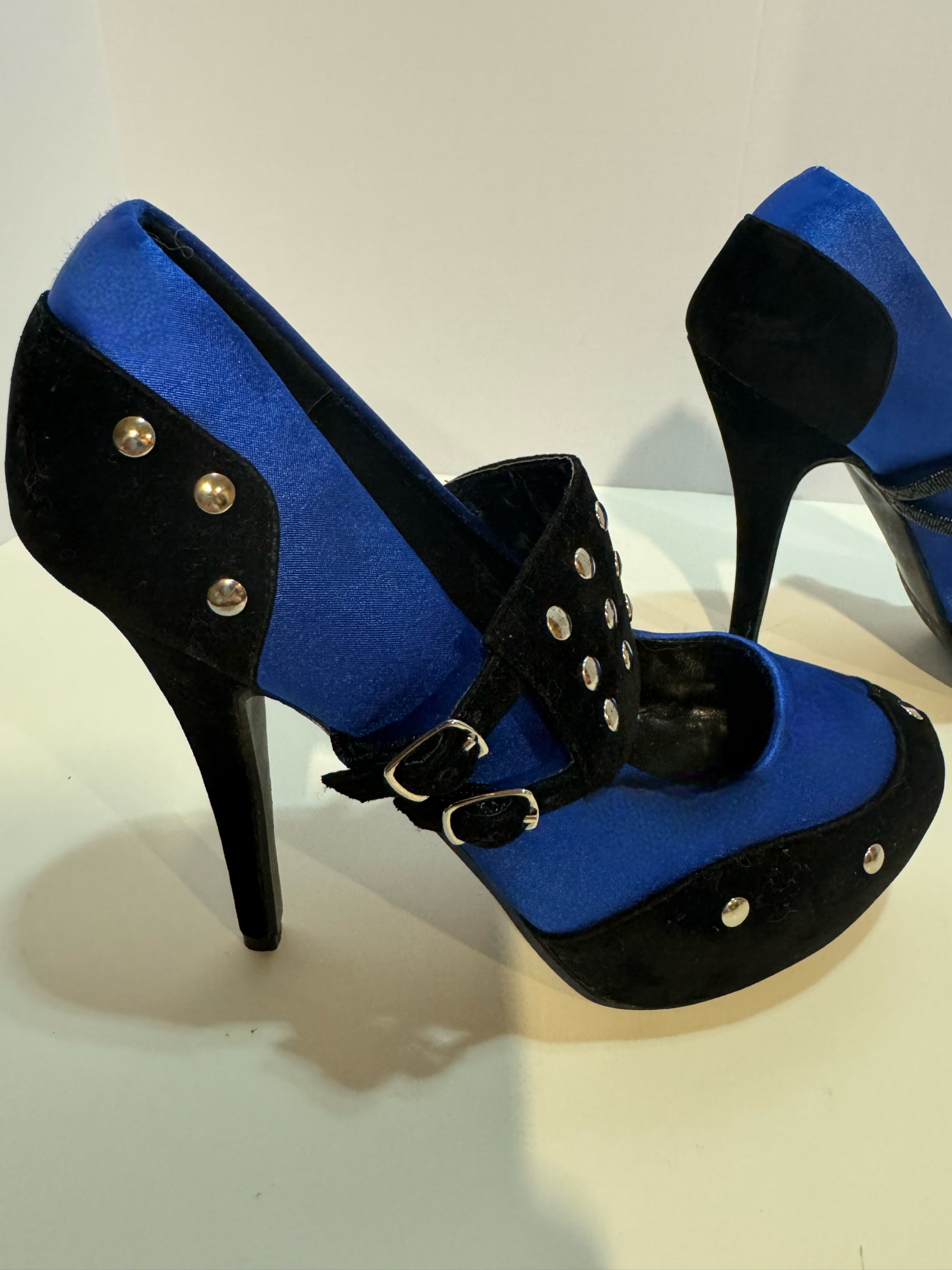 Adorable round toe high heels. 3 colors, Sale!!