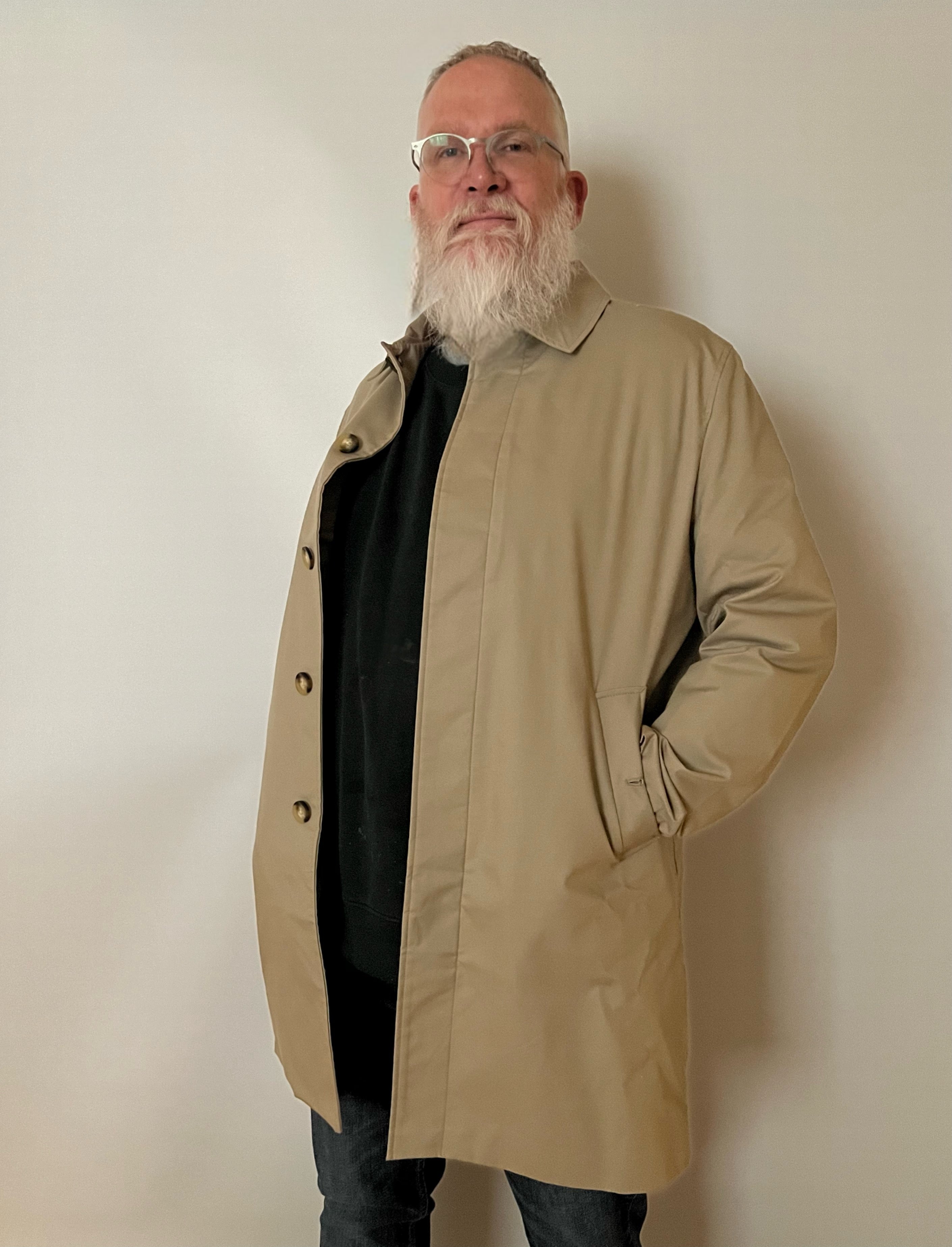 Men’s knee length coat with detachable lined vest.  sale $139.00 Famous name brand. Zara ,XL