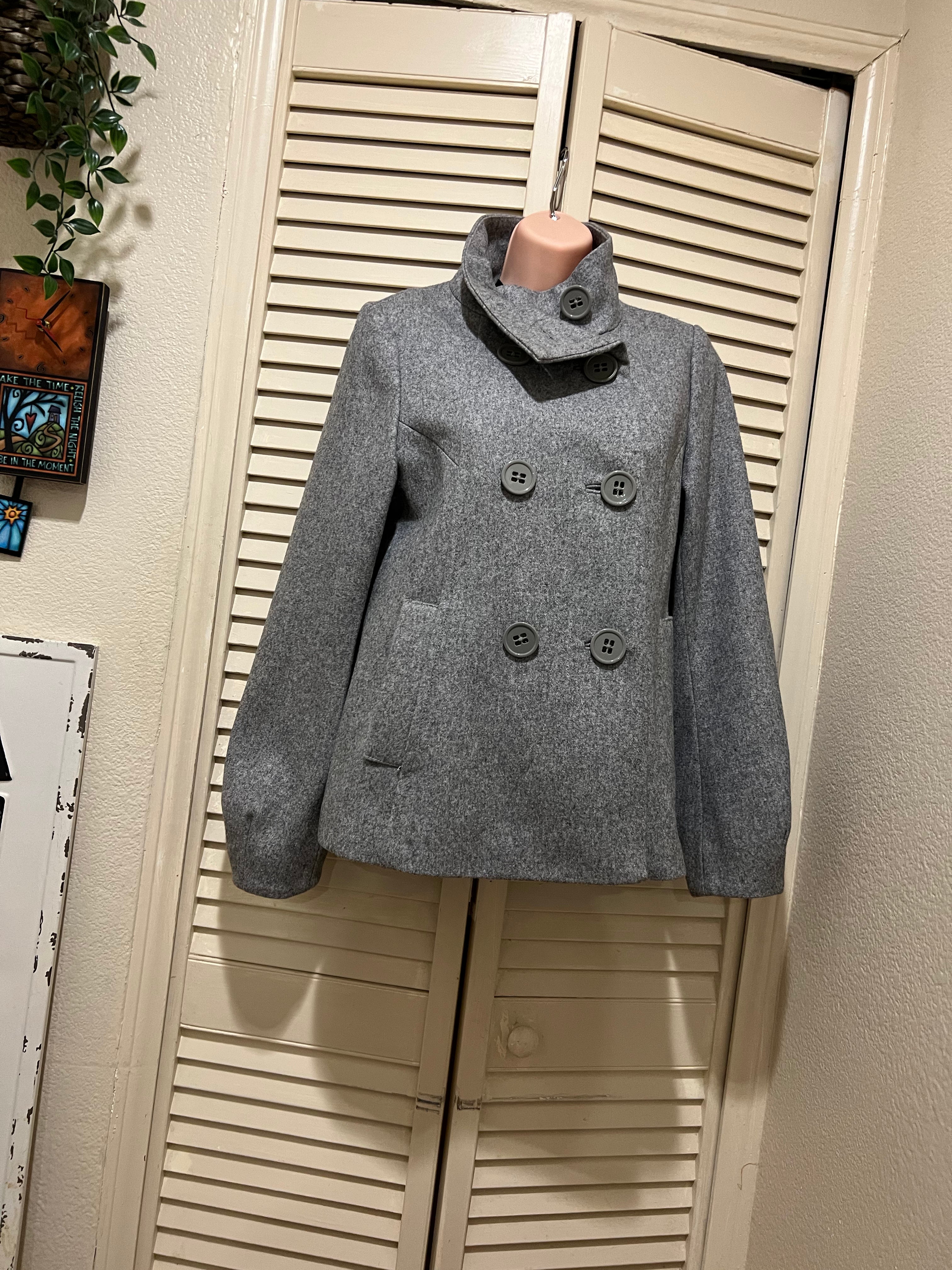 New warm wool grey short coat!