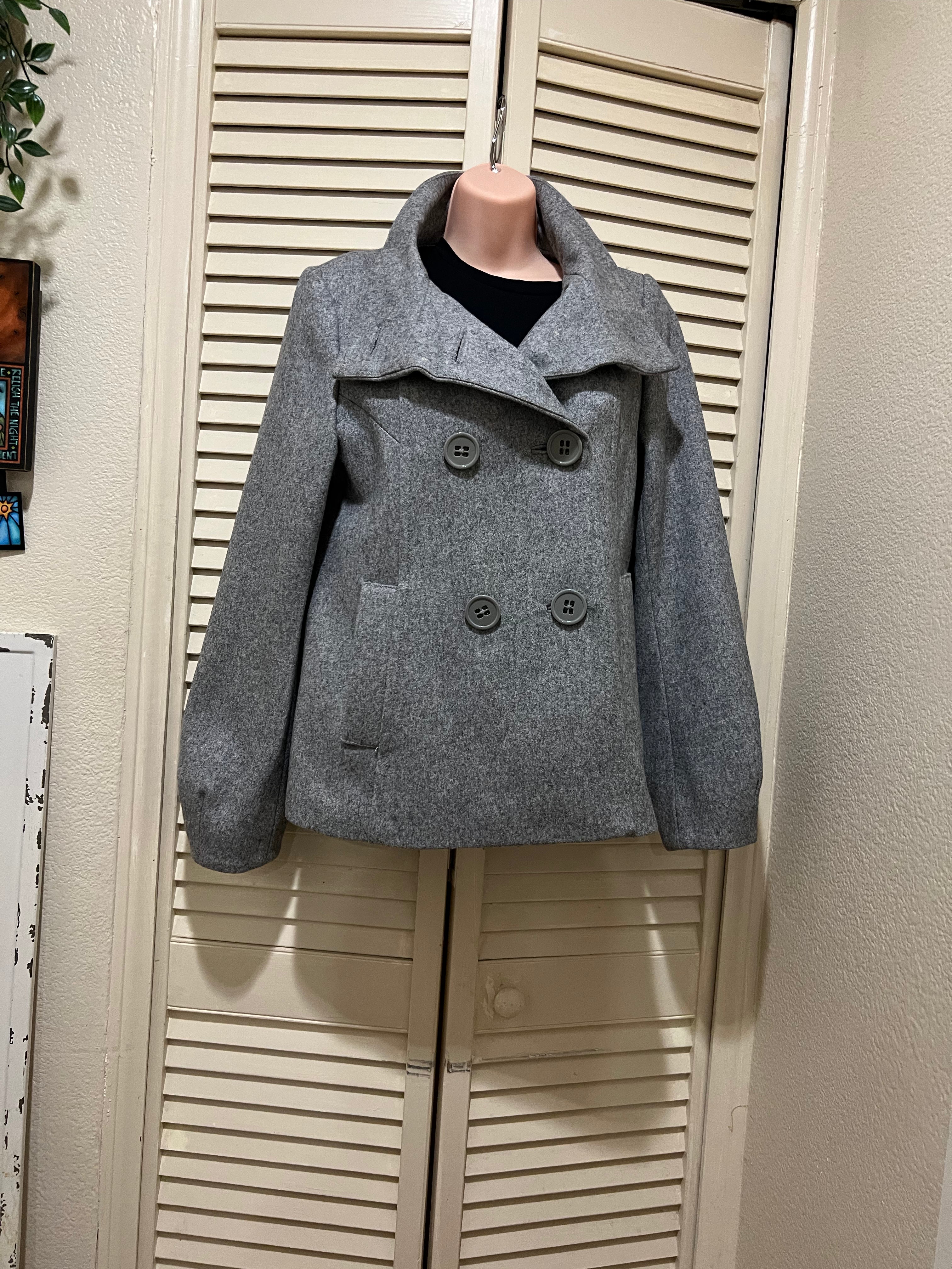 New warm wool grey short coat!