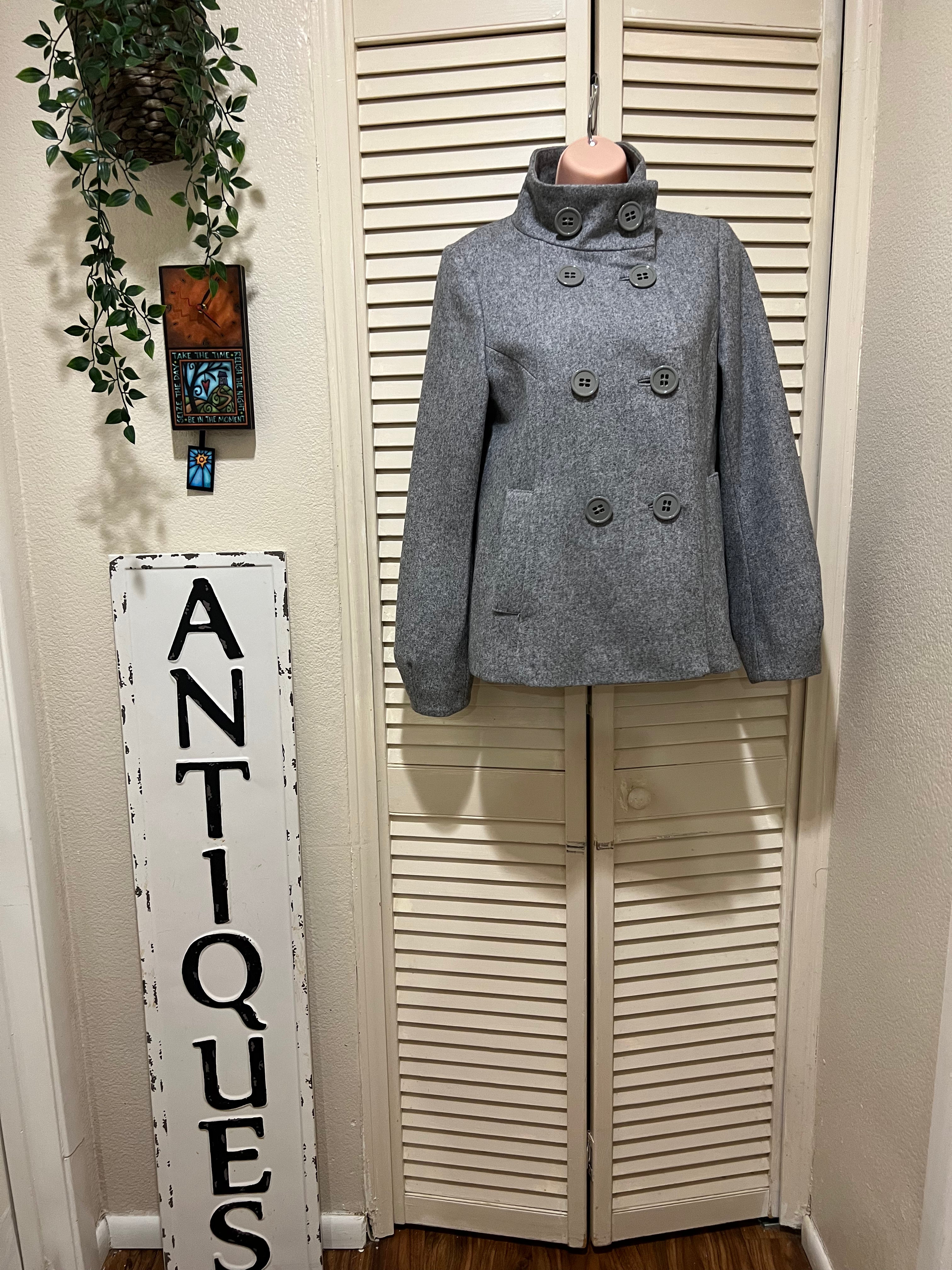 New warm wool grey short coat!