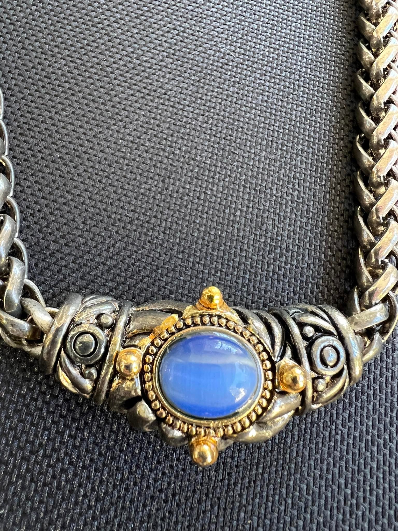 Gorgeous vintage Necklace